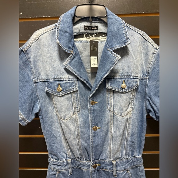 NWT Fashion Nova Blue Denim Button Front Jumpsuit Size L - Picture 2 of 3